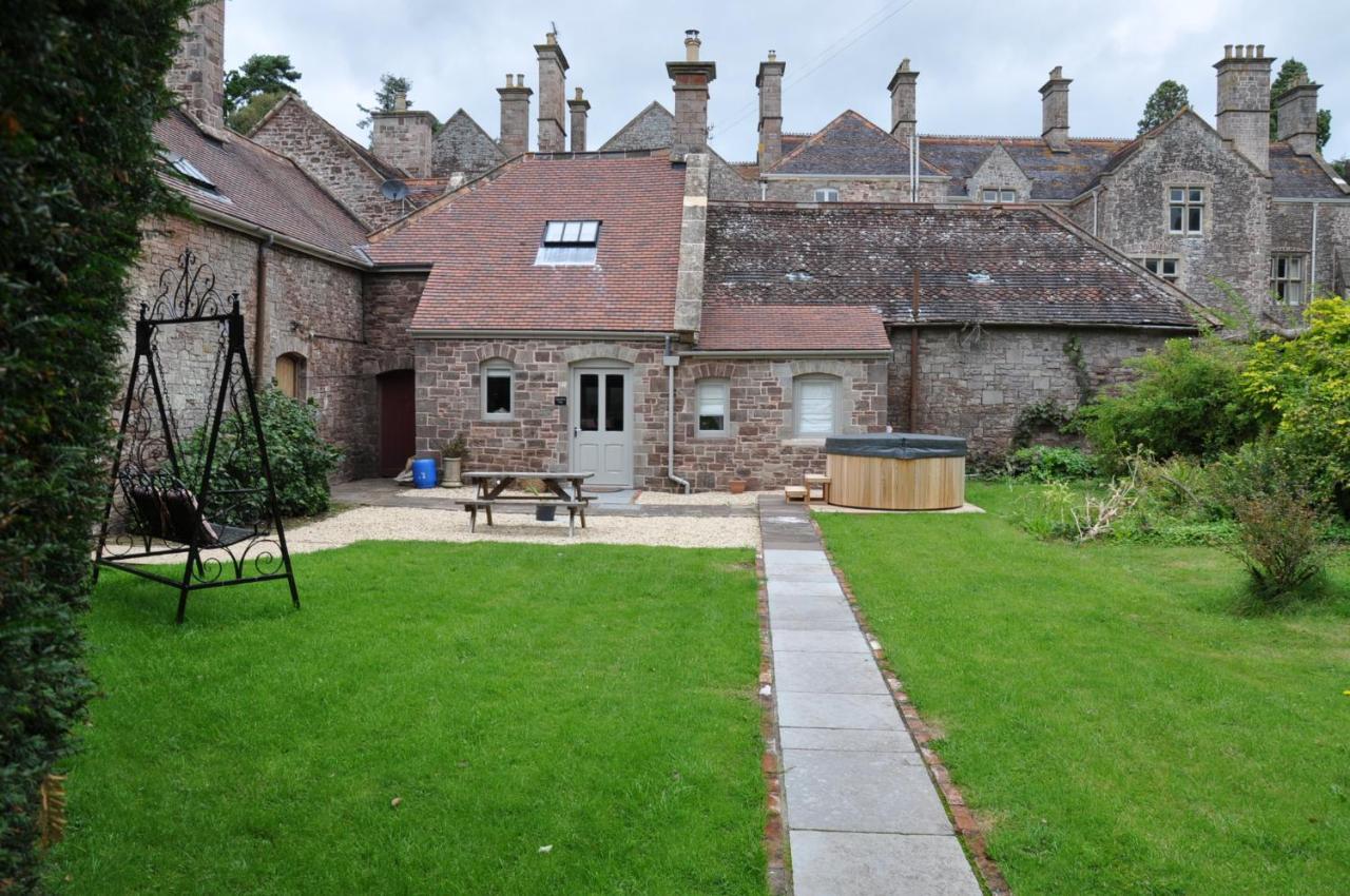 Cecile'S Cottage At Cefn Tilla Court, Usk Exteriör bild